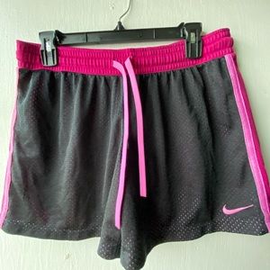 Nike shorts size M